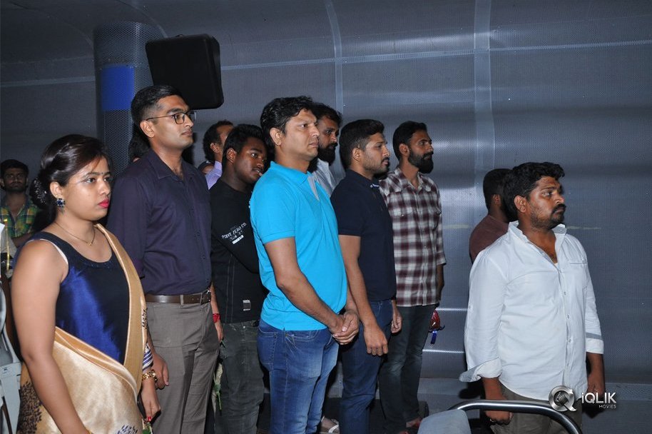 Army-People-Watching-Naa-Peru-Surya-Naa-illu-India-Movie-Photos